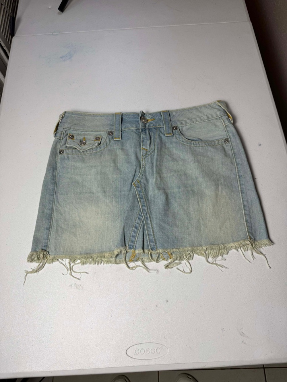 Y2K True Religion Denim Mini Skirt Light Wash Frayed Hem
Horseshoe Pockets Sz 29